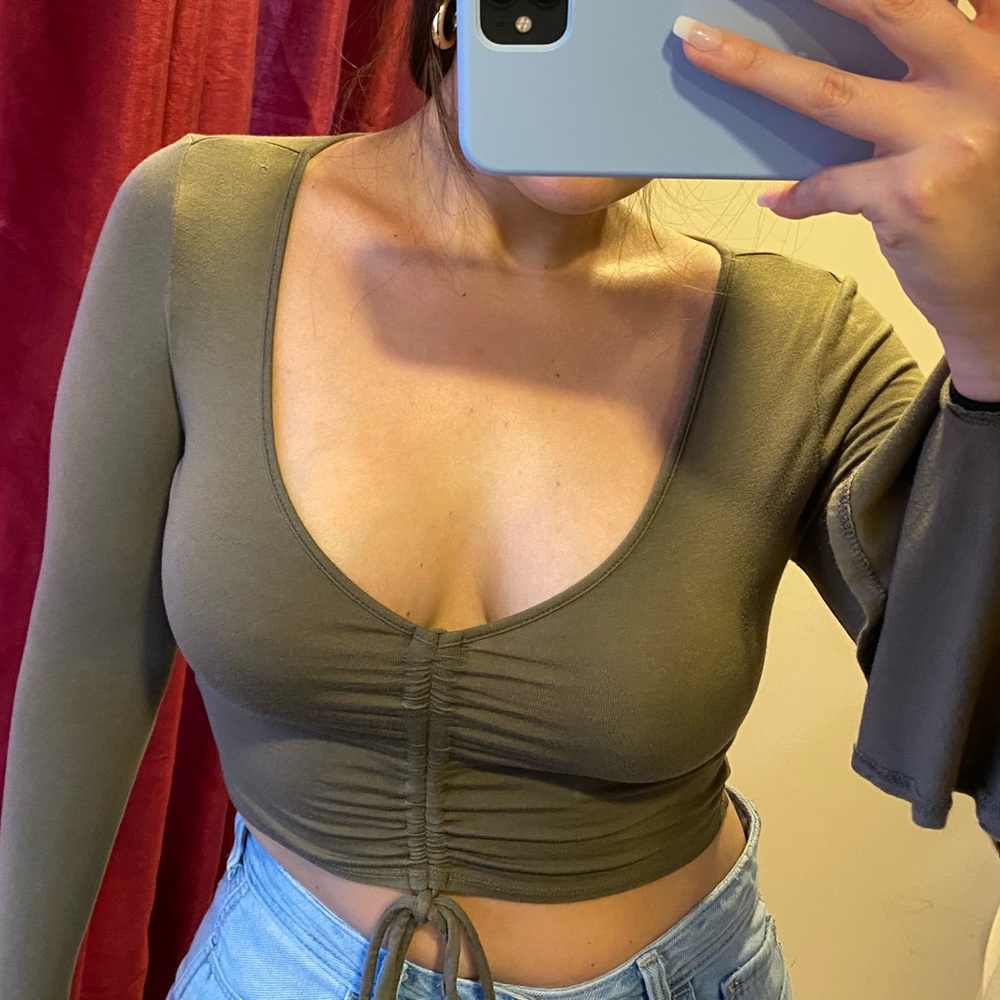 Long sleeve crop top